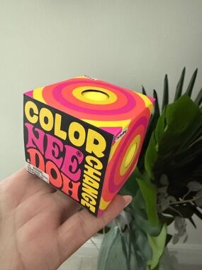 VIRAL NeeDoh Color change  - Vibrant Yellow